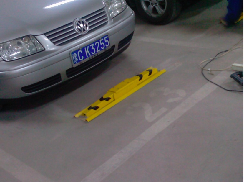 Remote Access Auto Car Parking Lock Vehicle Parking Equipment